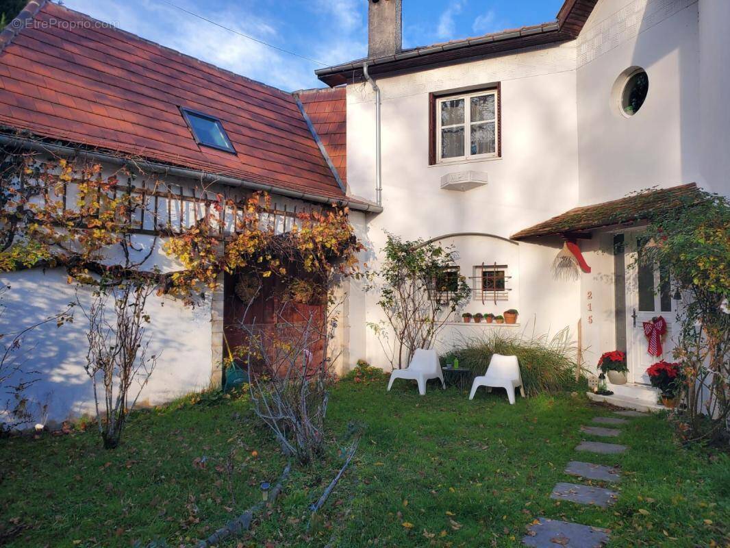 Maison à LAA-MONDRANS