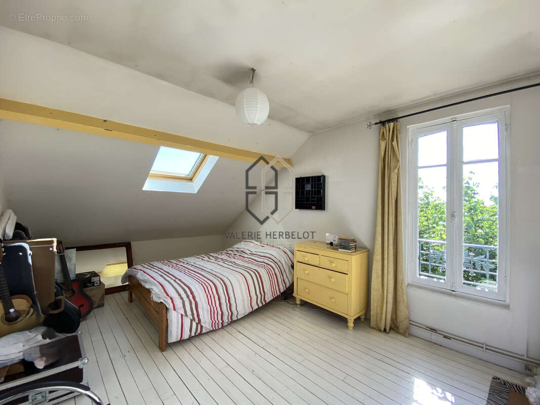 Maison à CHENNEVIERES-SUR-MARNE