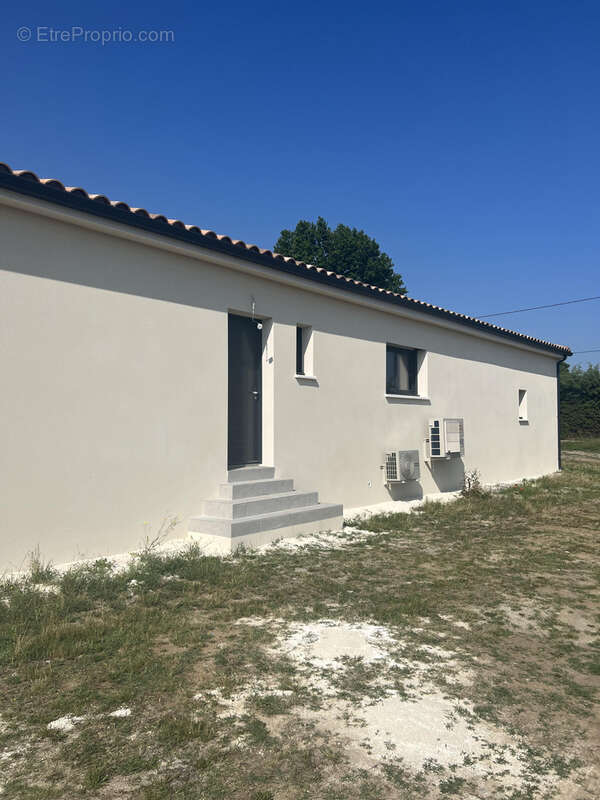 Maison à SAINT-JULIEN-DE-PEYROLAS