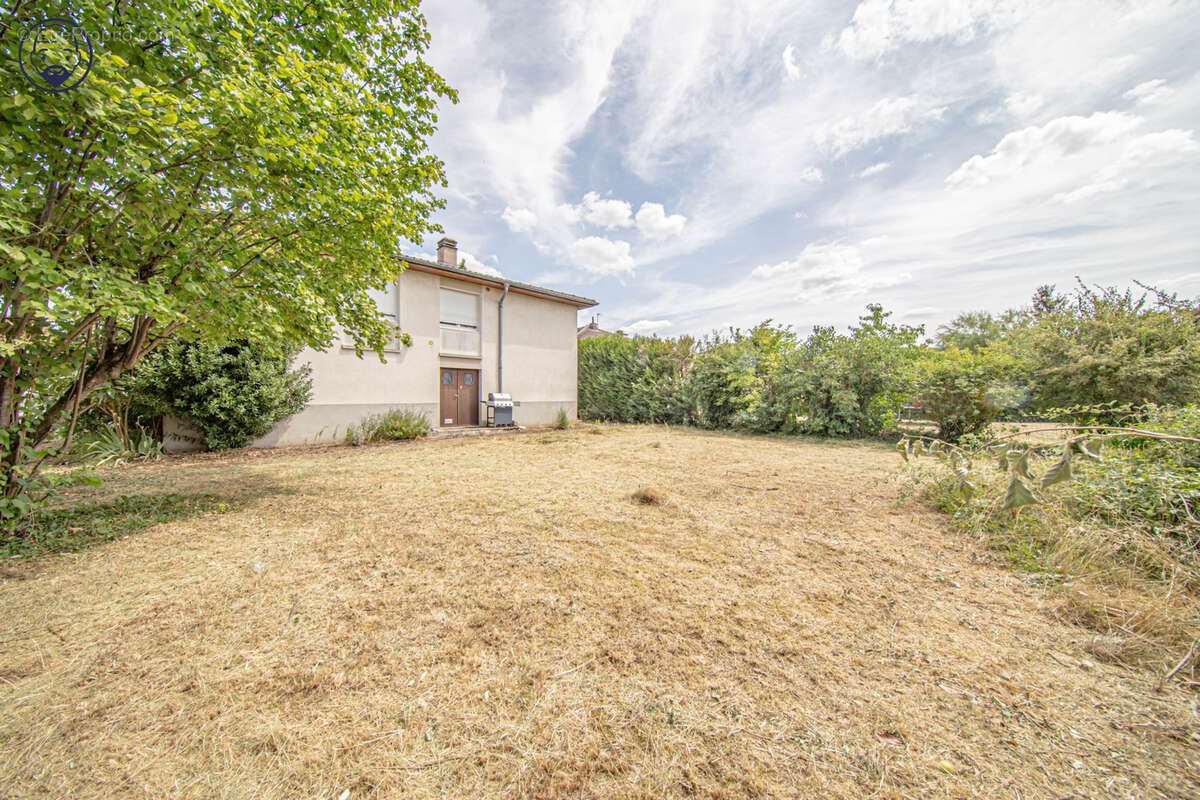 Pavillon sur sous-sol avec garage et jardin - photo 12