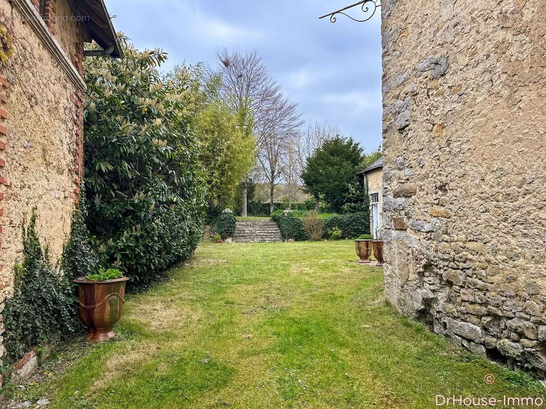 272 m² à Nogent-Le-Bernard  - photo 13