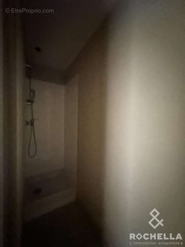 Commerce à SAINT-JEAN-D&#039;ANGELY