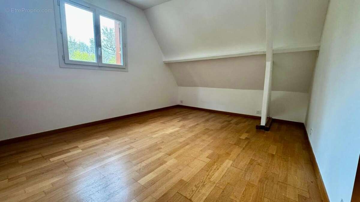 Propriété d'exception  221 m² de luminosité sur  presque 3 000 m² de terrain - photo 8