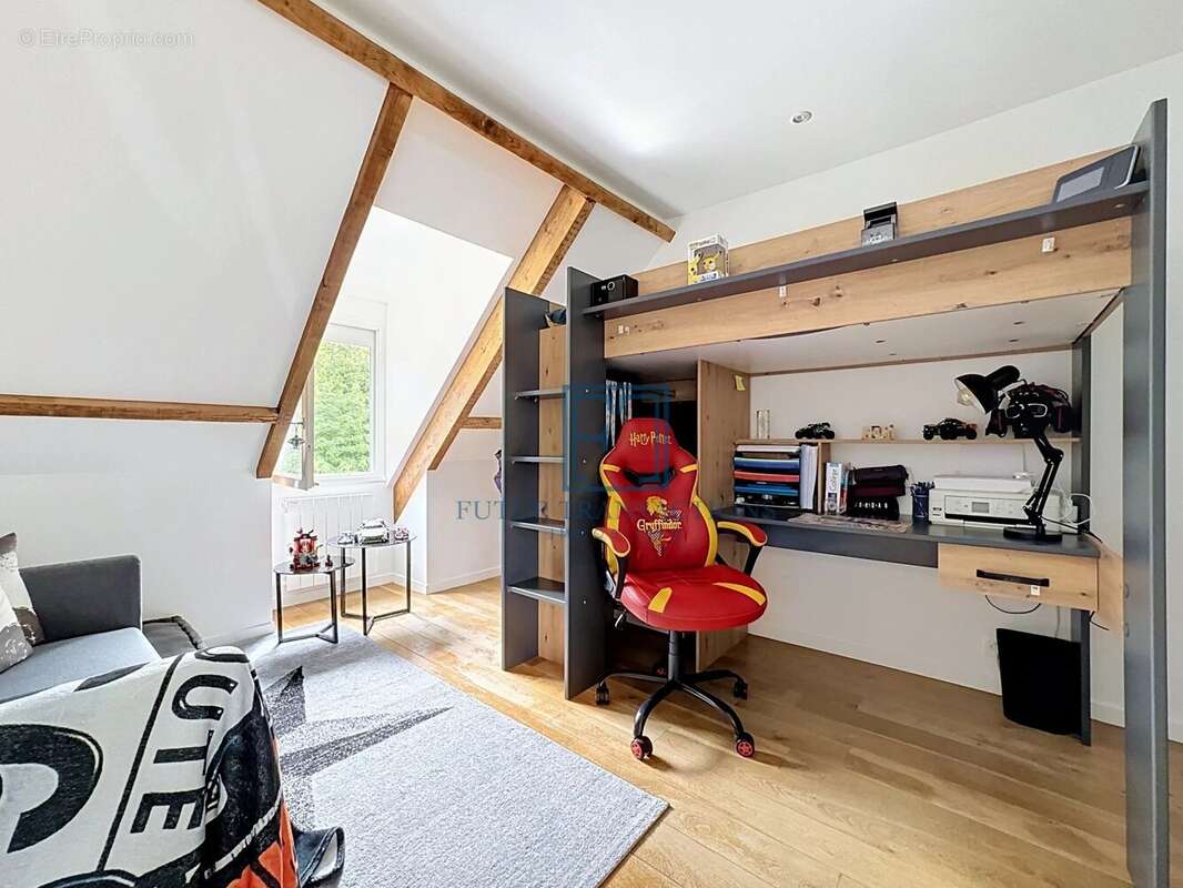 Maison spacieuse et moderne avec piscine à Élancourt Village - photo 12