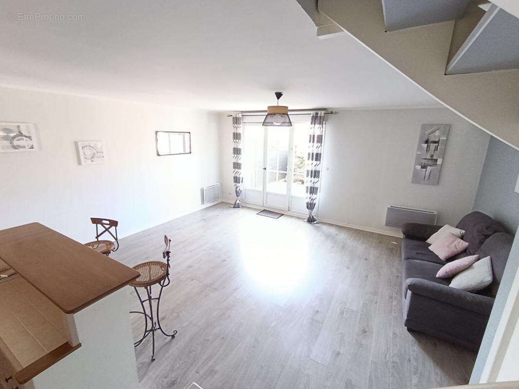 Maison à SAINT-PIERRE-DU-PERRAY