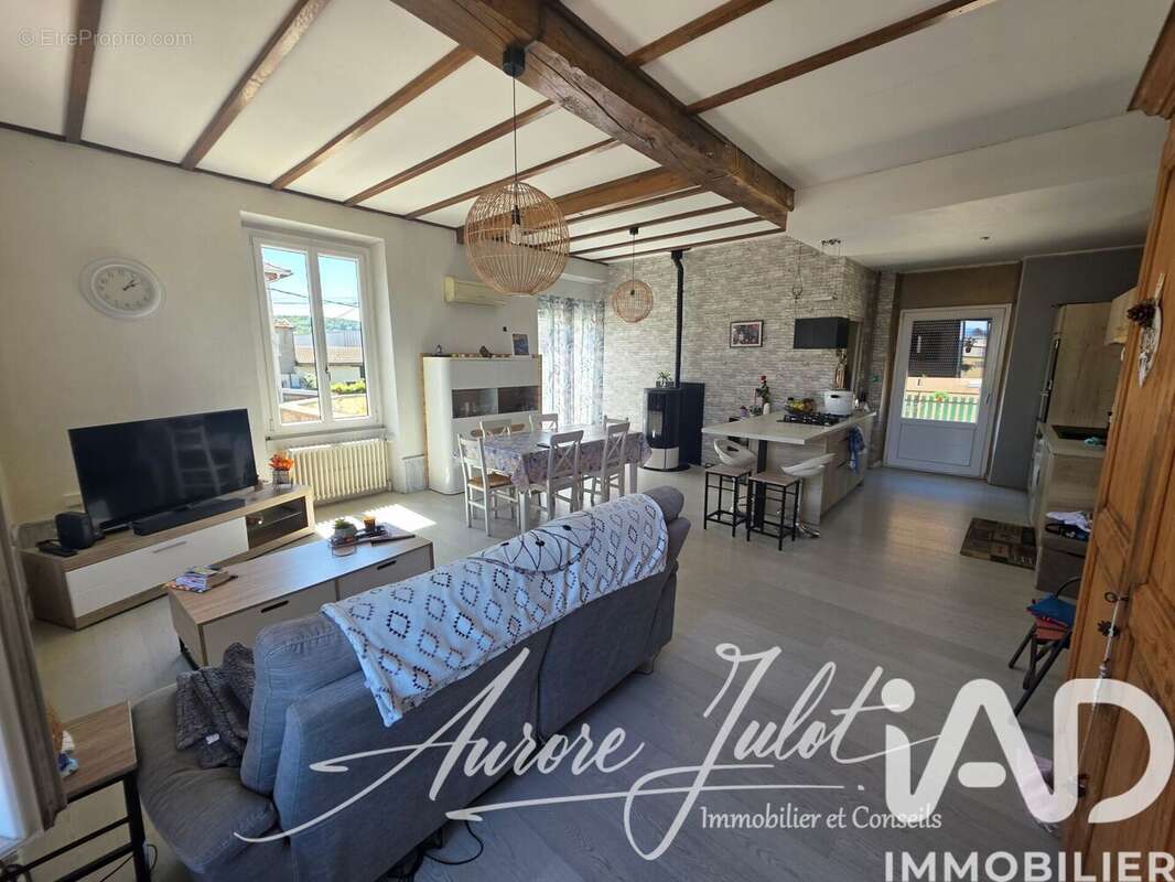 Maison 130 m² à Les Abrets  - photo 2