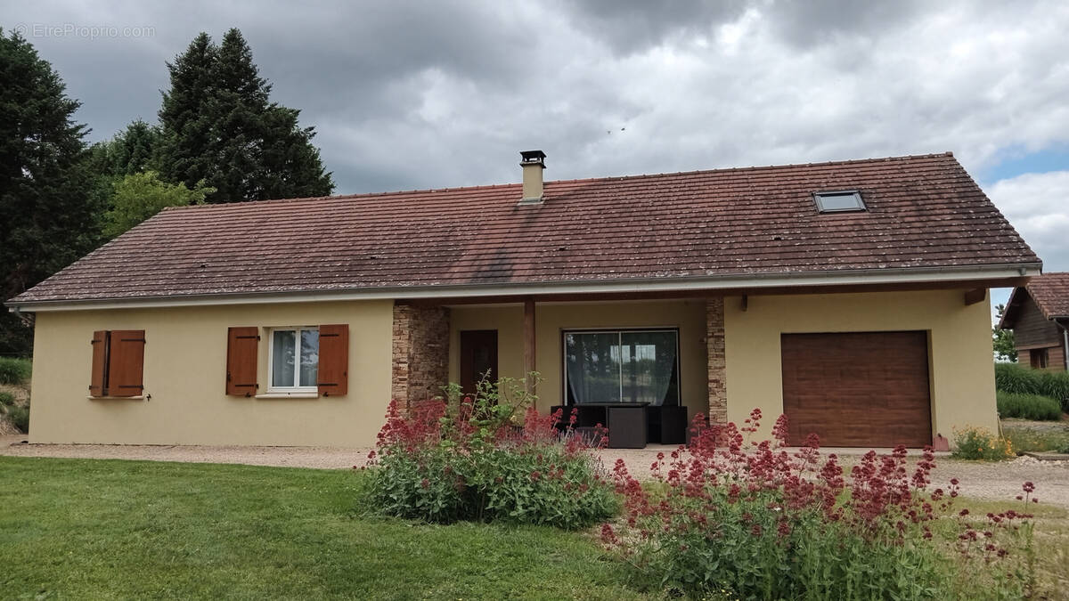 Maison à SAINT-PRIEST-LES-FOUGERES