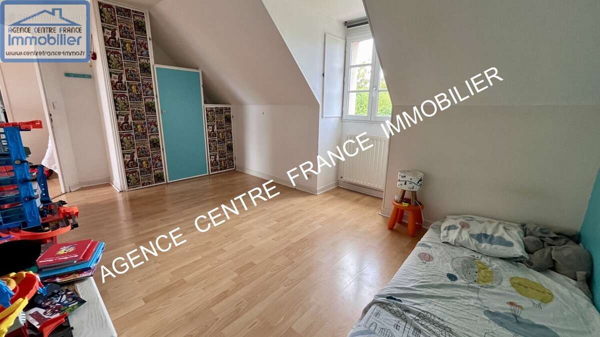 DPE C. A 10mns au sud de Bourges. Maison de 4 chambres avec piscine et jardin - photo 8