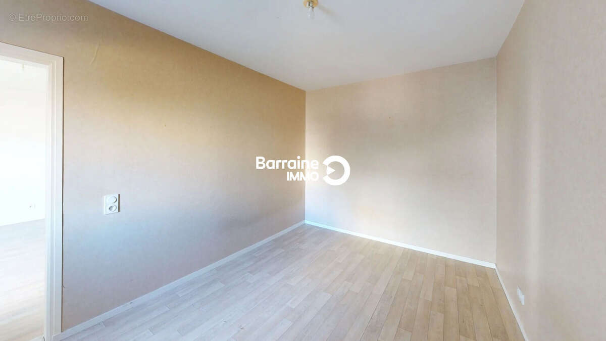 A vendre - lorient  centre ville - appartement recent de type 3 de 55m² avec balcon et garage - photo 16