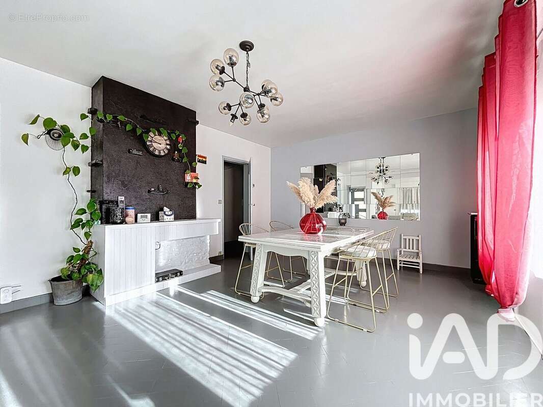 Photo 2 - Maison à SAINT-ETIENNE-DU-ROUVRAY