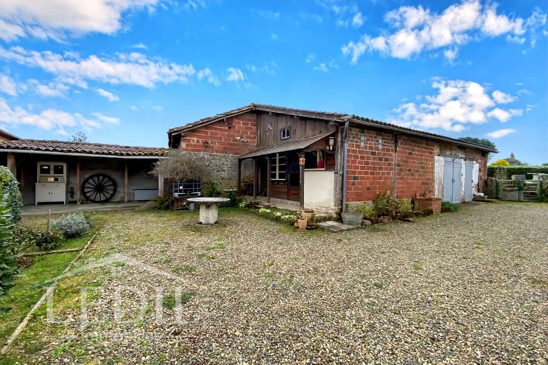 Maison à VILLENEUVE-DE-MARSAN
