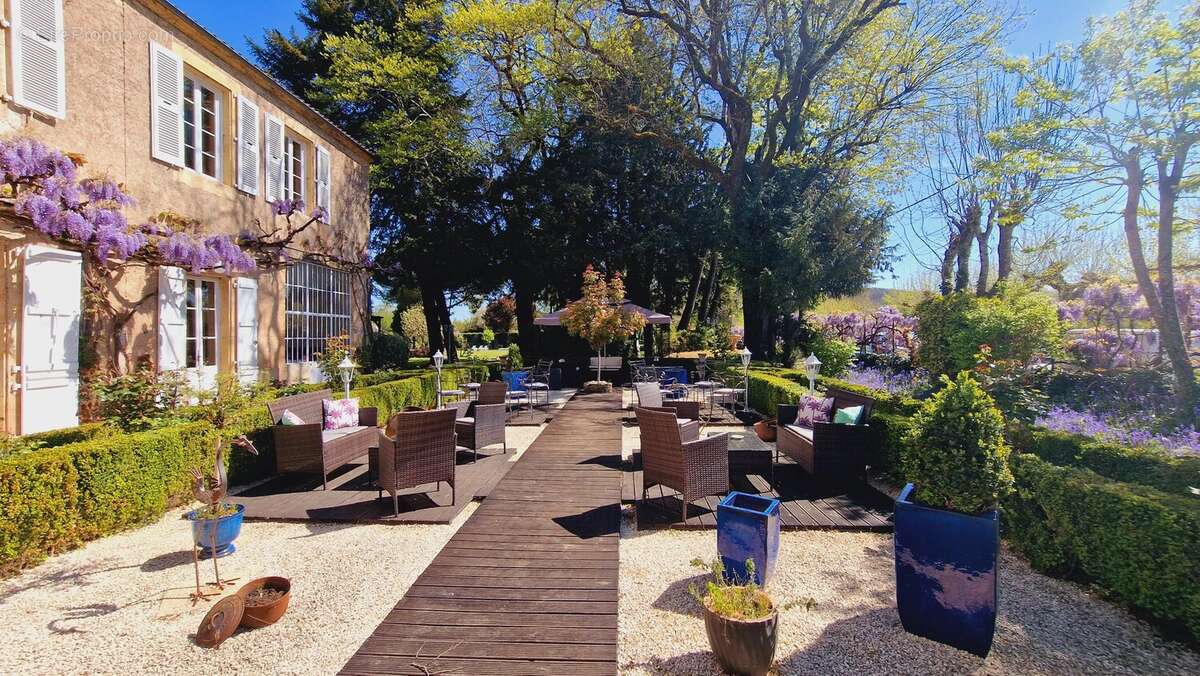 Hôtel de charme dans un cadre magnifique au bord de la rivière - photo 10
