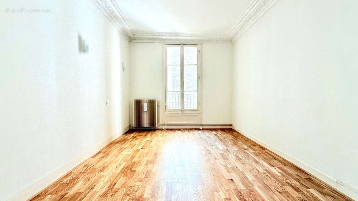 LEVALLOIS-PERRET (Anatole France) ? Charme de l'ancien et emplacement premium pour ce 2 pièces lumineux - photo 7