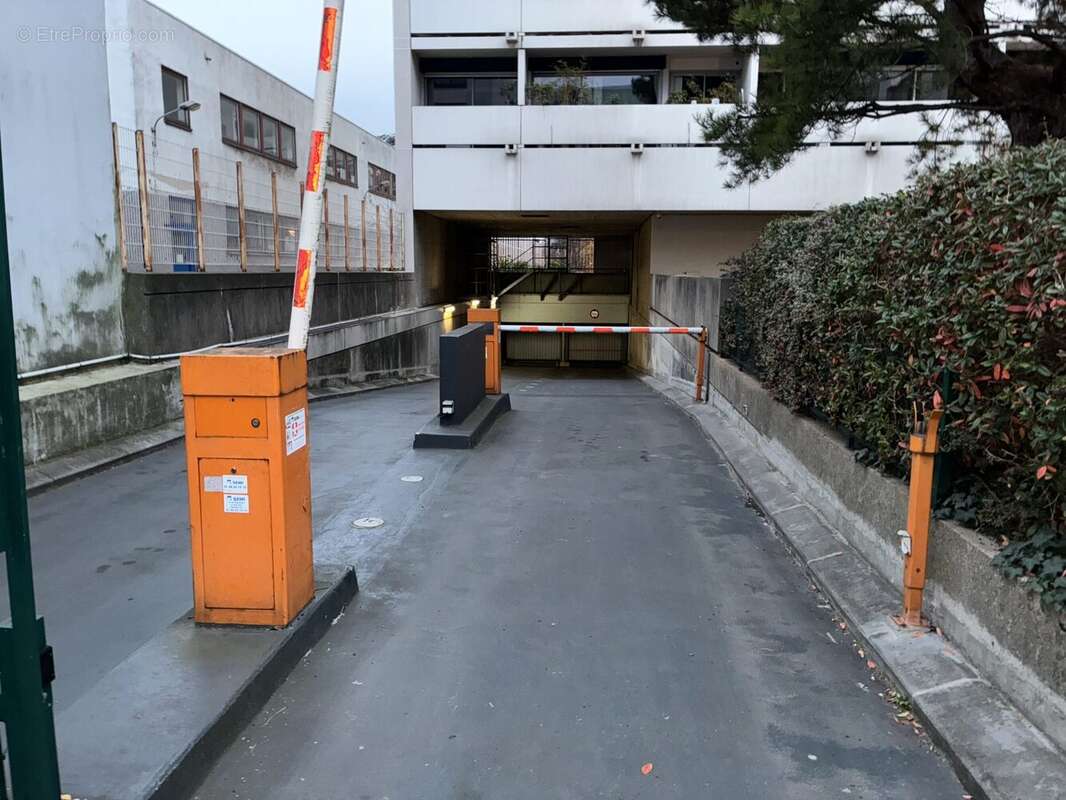 Parking à PARIS-12E