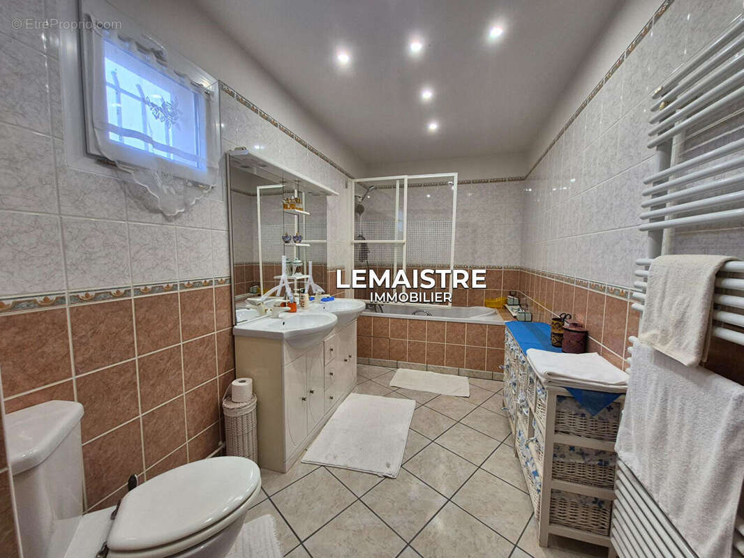 Maison à FONTAINE-LA-MALLET