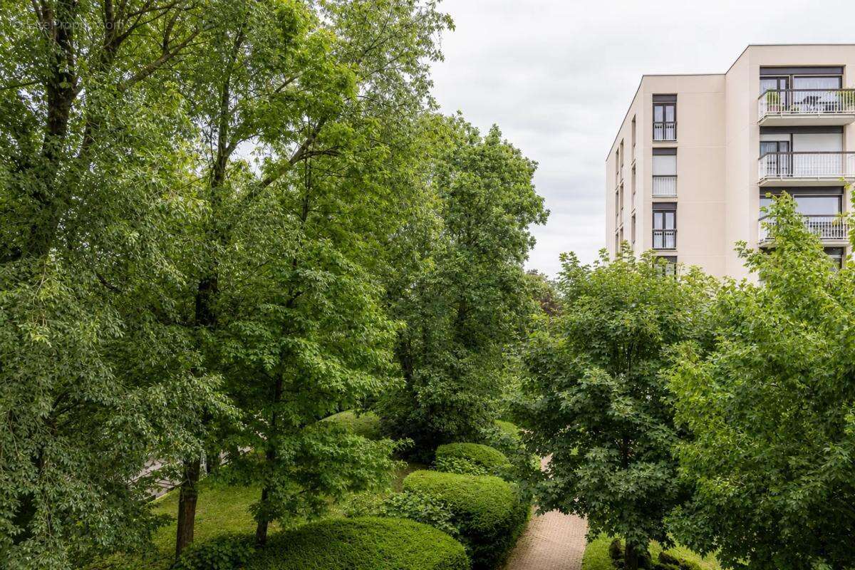 Appartement à LES CLAYES-SOUS-BOIS