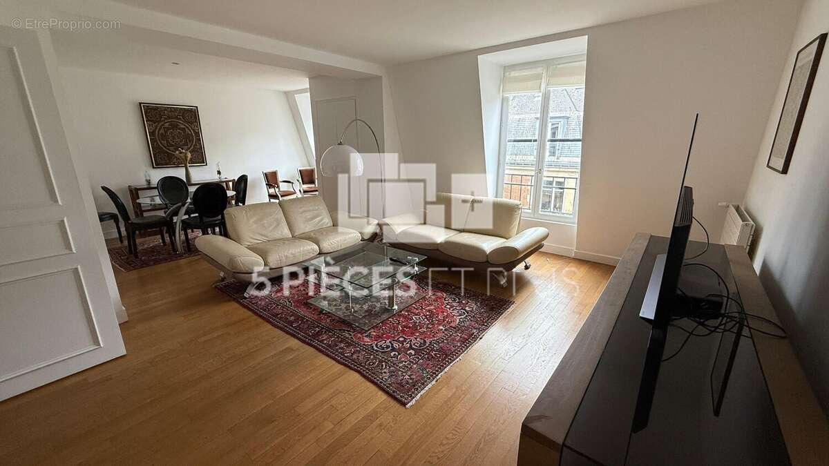 Appartement à PARIS-8E