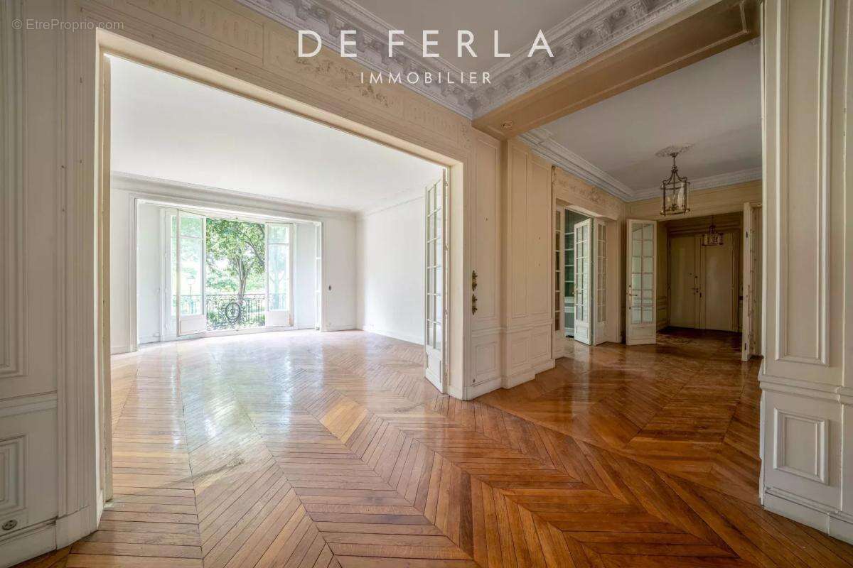 Appartement à PARIS-7E