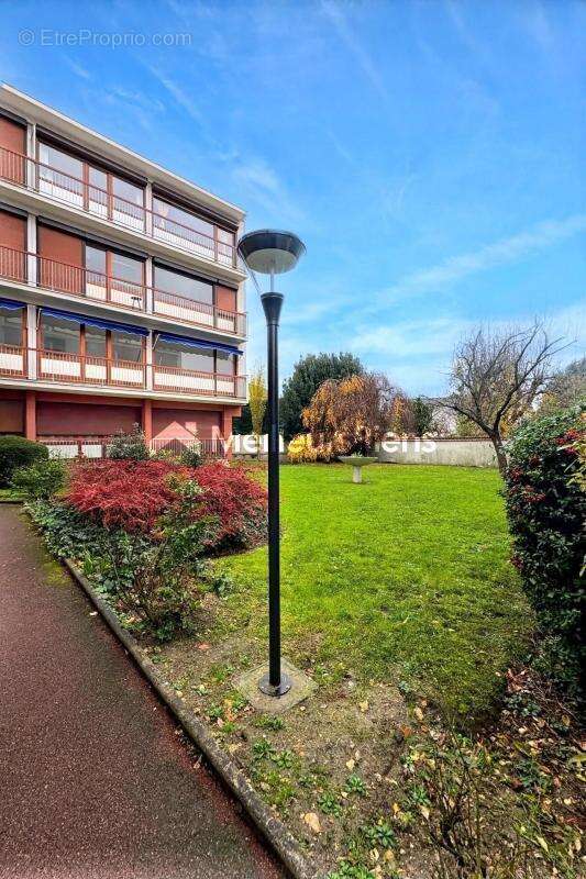 Appartement à LES PAVILLONS-SOUS-BOIS