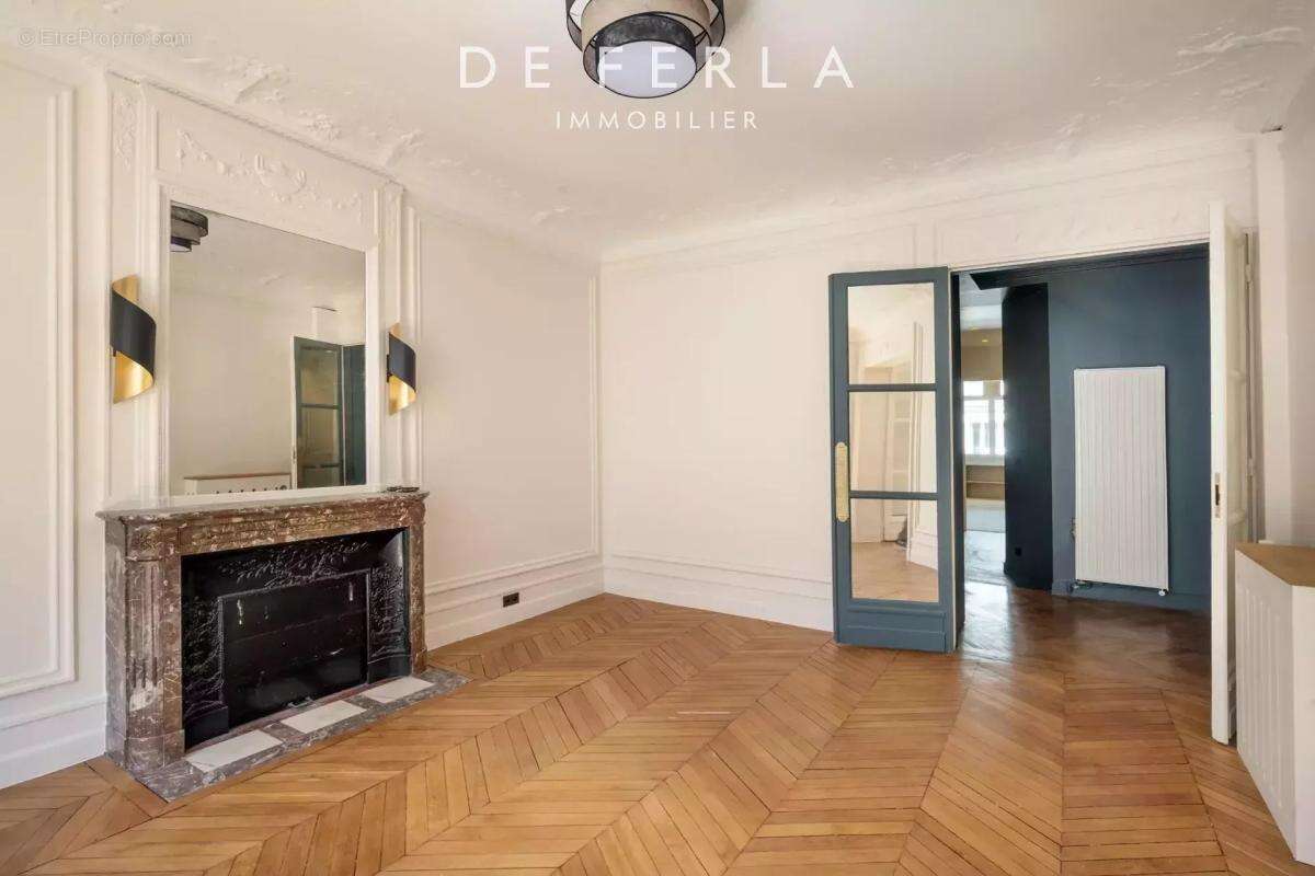 Appartement à PARIS-7E