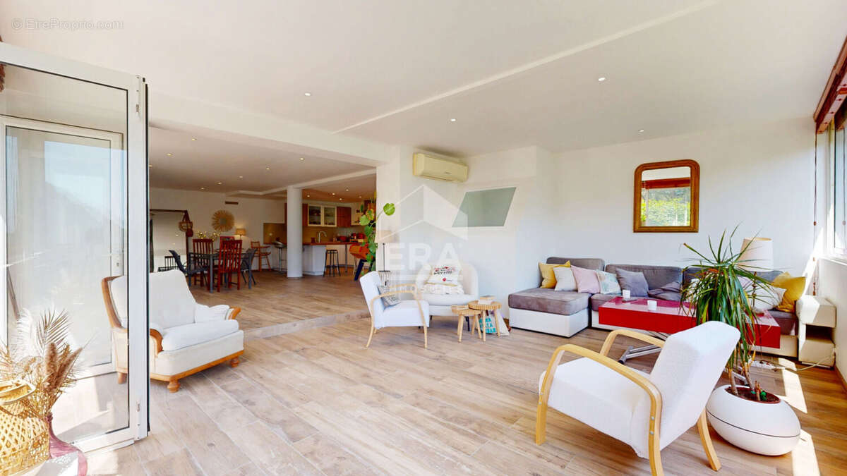 Appartement à TOURRETTE-LEVENS