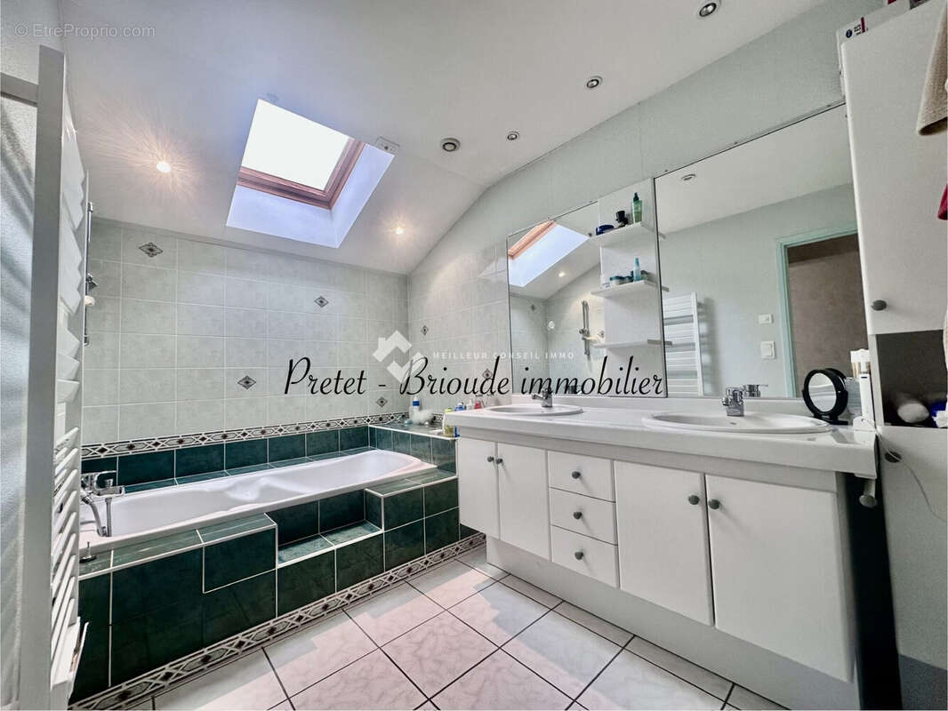 Maison 170 m² à Massiac  - photo 8