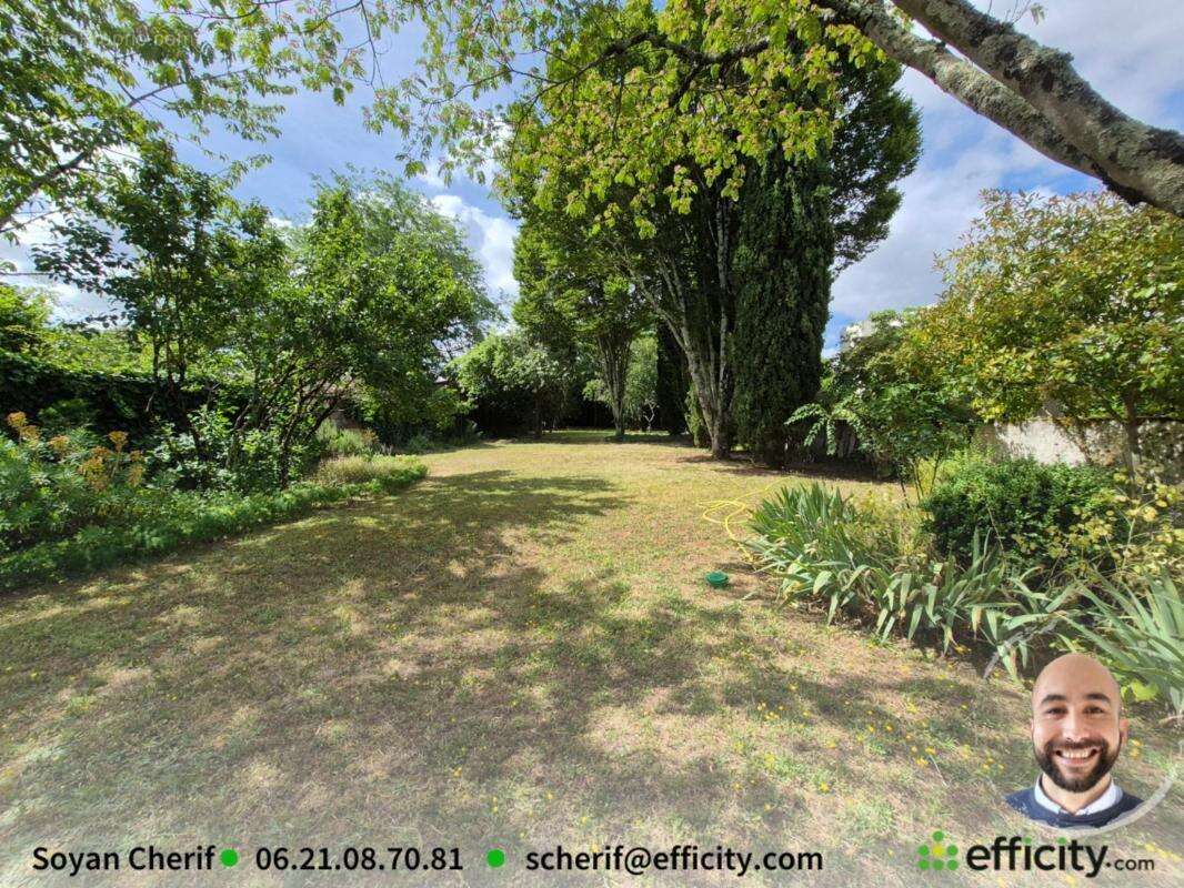 Maison 185 m² à L'isle-D'espagnac  - photo 3