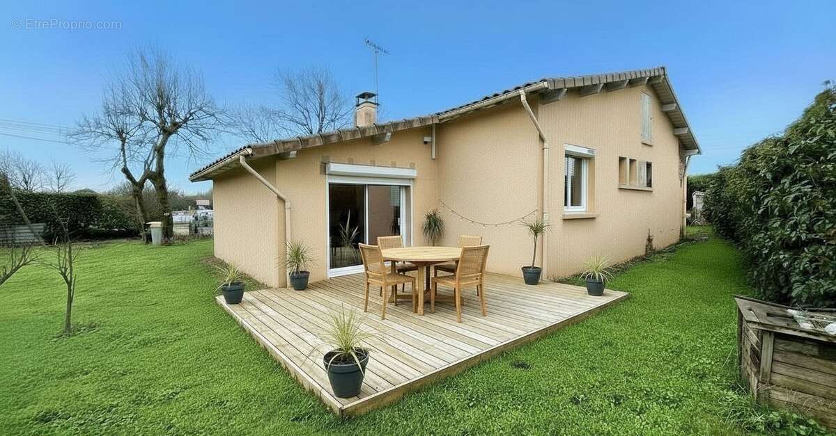 Maison à SAINT-SULPICE