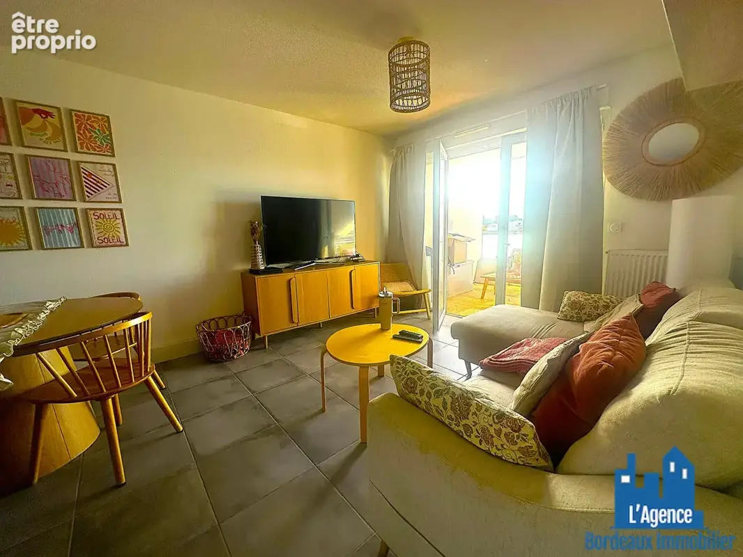 Exclusivité !!! bruges - tasta - appartement type 2 - dernier etage - terrasse - parking couvert - cellier - vendu loué - sébast - photo 2