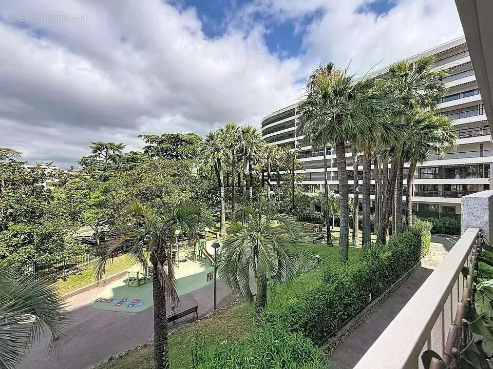 Cannes Centre – Élégant 3 pièces au cœur d’un parc historique - photo 4