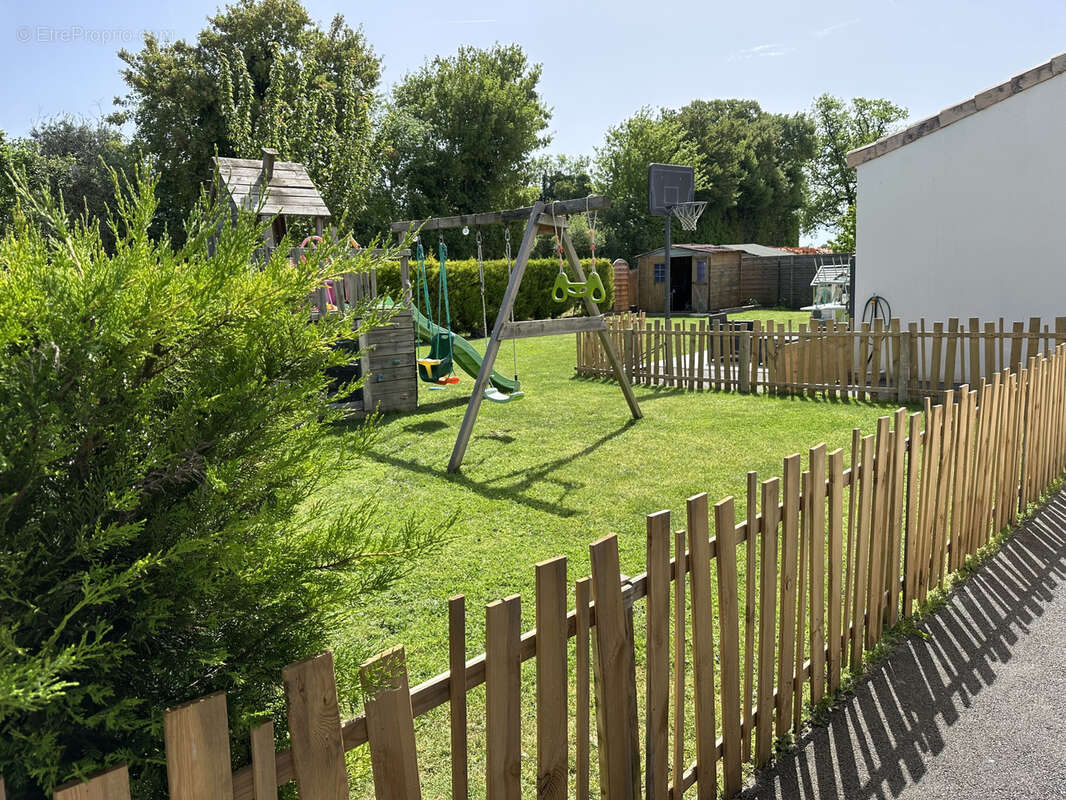 Maison à TRIAC-LAUTRAIT