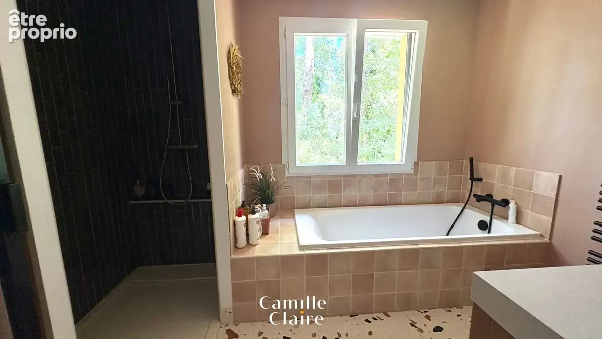Maison T5 avec piscine et terrain 1200 m2 commune de Mimet. - photo 11