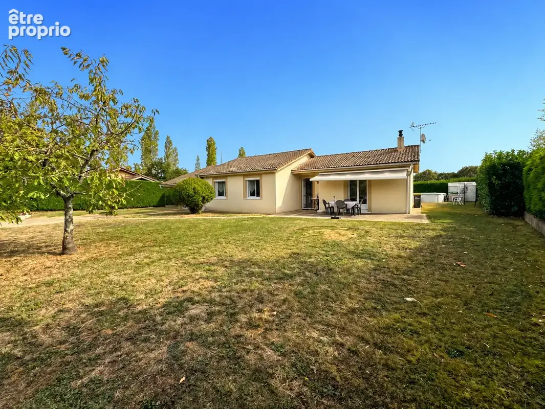 Sainte-euphémie   plain-pied   3 chambres   terrain 1 065 m2 - photo 2