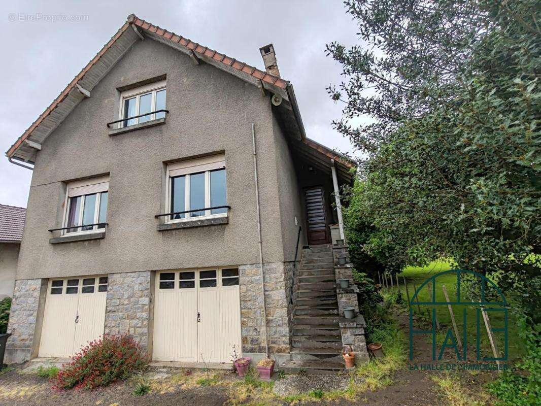Maison à CHALUS