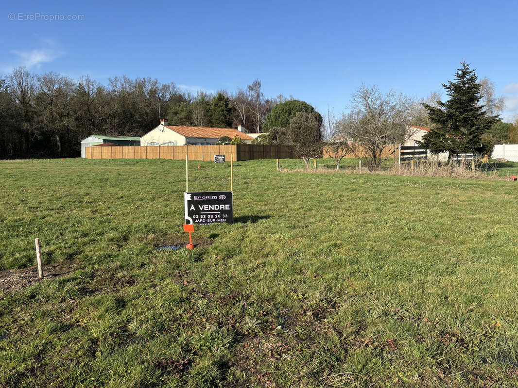 Terrain à TALMONT-SAINT-HILAIRE