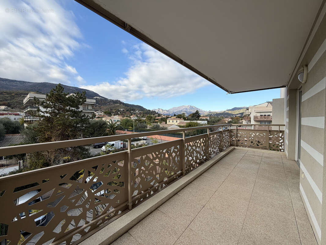 Appartement à CARROS