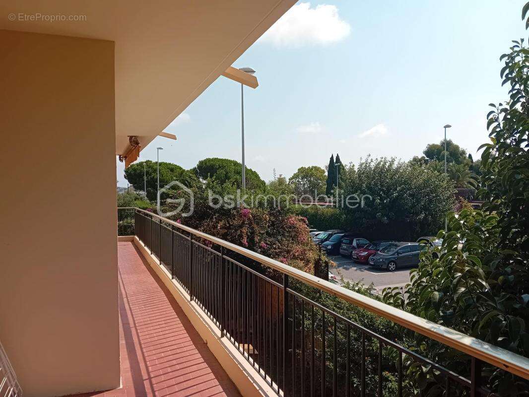 Appartement à SAINT-LAURENT-DU-VAR