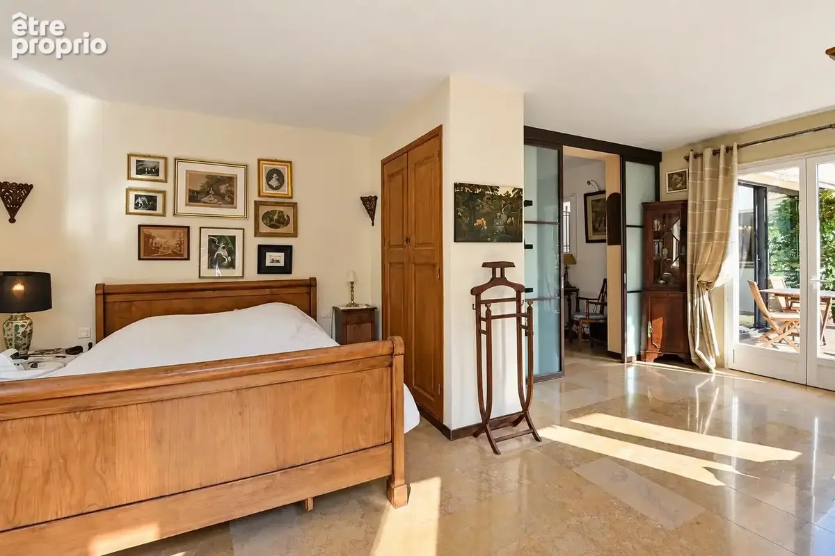 Tourrettes – Villa 220 m² avec piscine, studio indépendant et terrain de 5 840 m² - photo 17