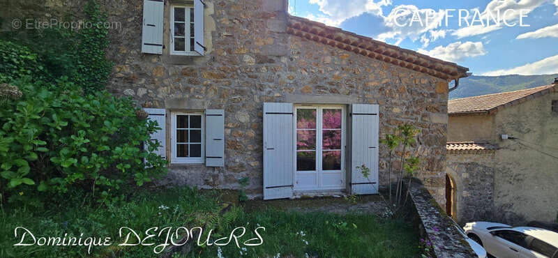 Maison à SAINT-SAUVEUR-DE-MONTAGUT