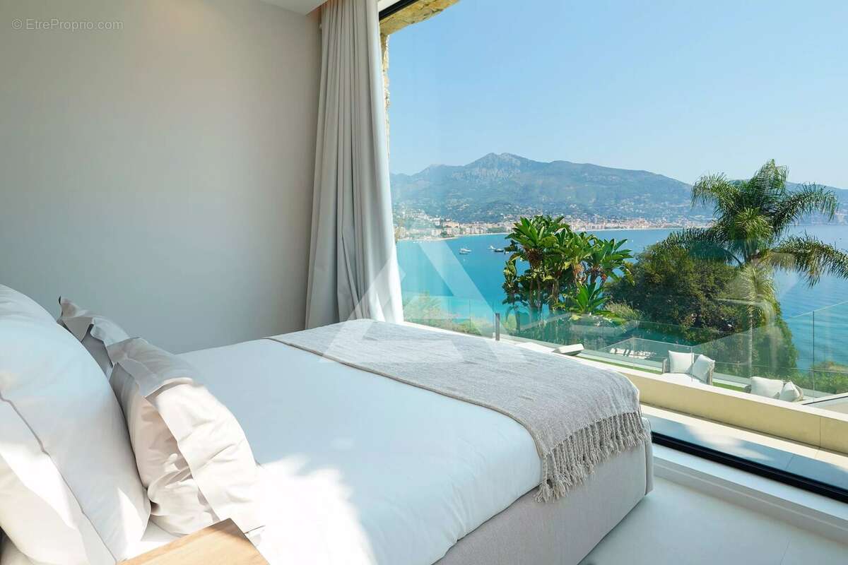 Cap martin - villa de prestige en deuxième ligne de mer, vue panoramique - 5 chambres - photo 14