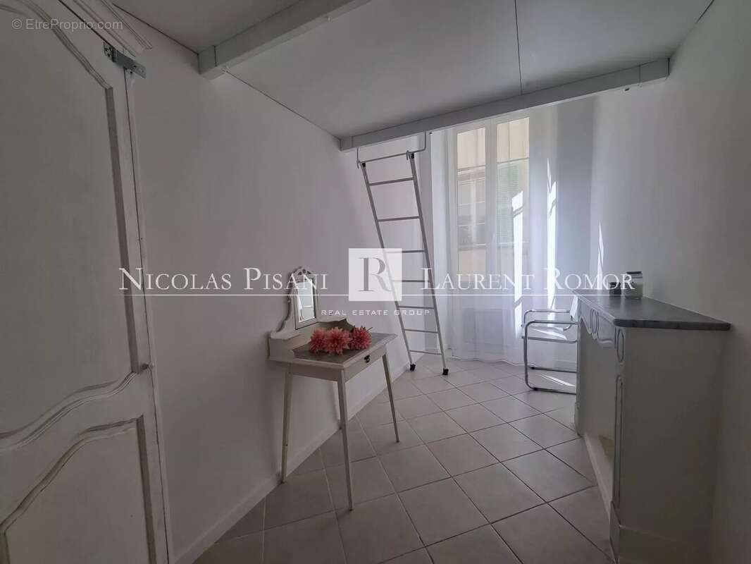 EXCLUSIVITÉ - VILLEFRANCHE SUR MER - 3 pièces situé au cœur de la vieille ville. - photo 8