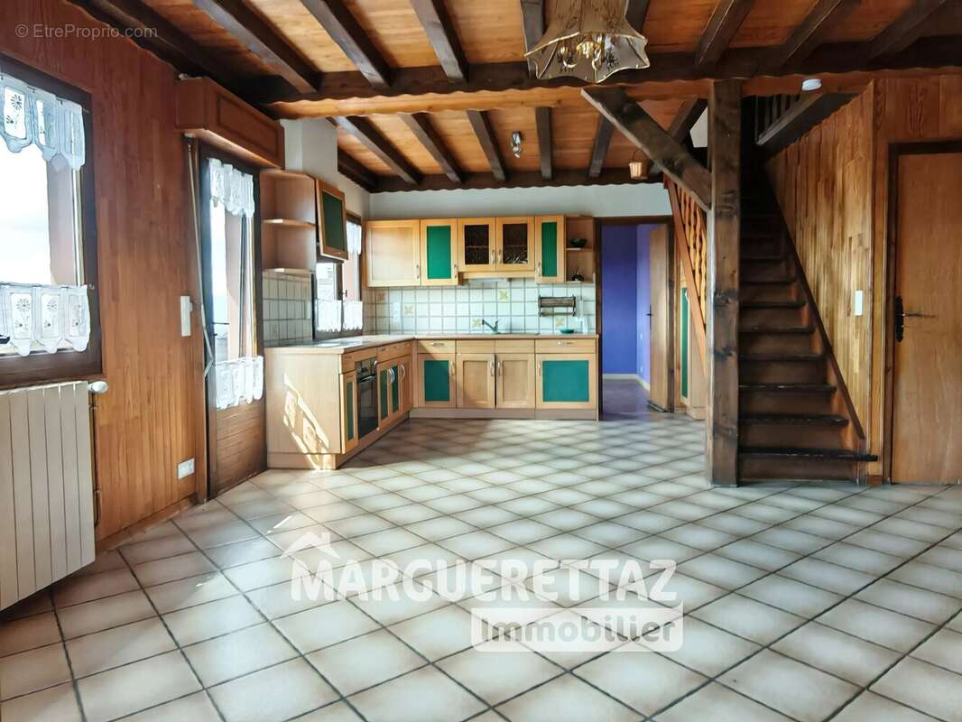 Maison à CRANVES-SALES