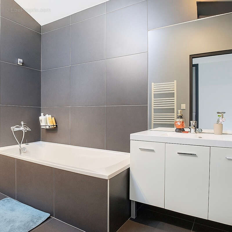 Appartement à PONT-DE-VAUX