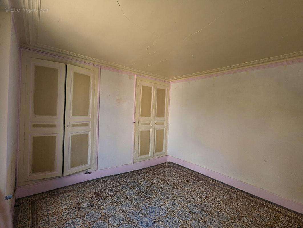 Maison bourgeoise 170m2 5 chambres Terrain 2 217m2 - photo 9