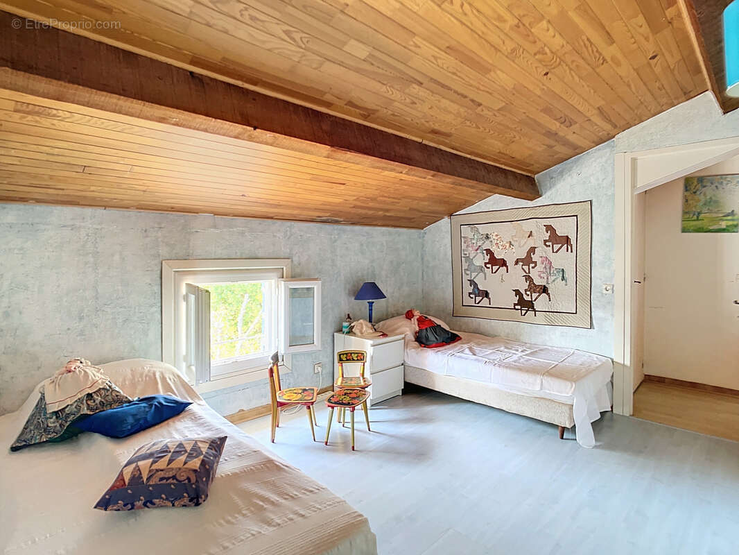 Maison à SAINT-CLEMENT-DE-RIVIERE