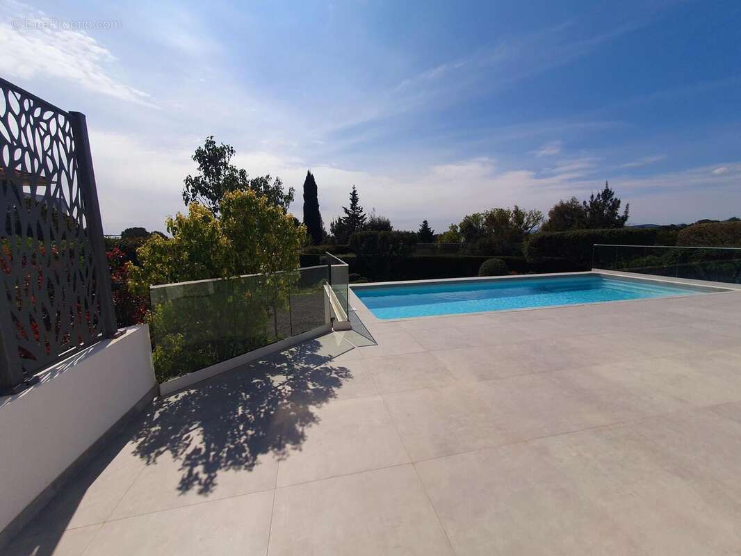 Photo 2 - Maison à SAINT-RAPHAEL