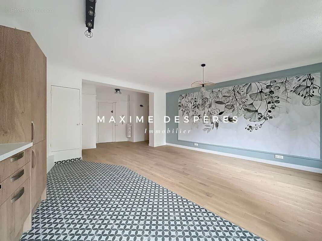 Appartement à COURBEVOIE