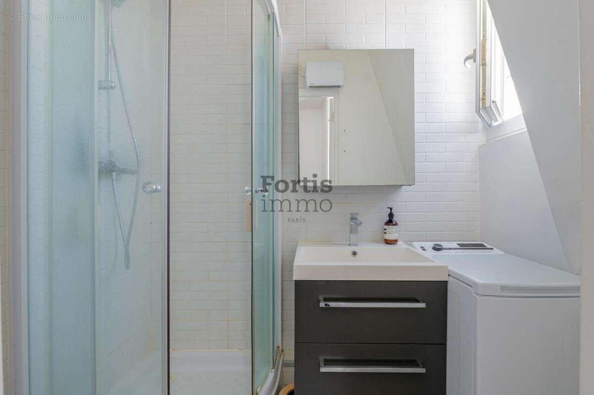 Appartement à PARIS-18E