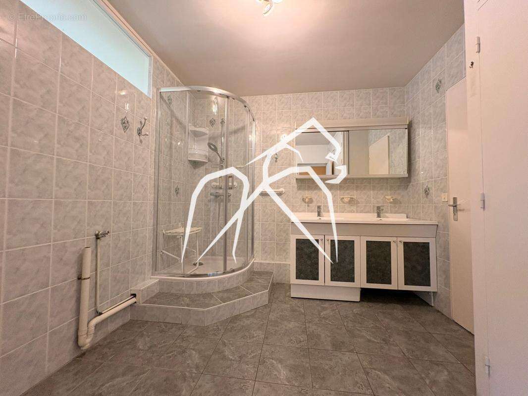 Appartement à MONT-SAINT-AIGNAN