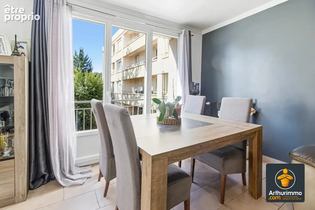 Appartement 4 pièces de 68,50 m² vendu meublé – 3 chambres, traversant, cave - photo 2